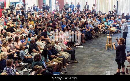 Raymond, New Hampshire, Stati Uniti d'America. 01 Sep, 2019. Il senatore BERNIE SANDERS (I-VT) tiene un municipio e ice cream social presso Raymond High School. Credito: Brian Cahn/ZUMA filo/Alamy Live News Foto Stock