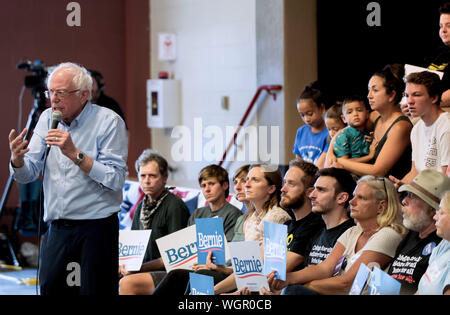 Raymond, New Hampshire, Stati Uniti d'America. 01 Sep, 2019. Il senatore BERNIE SANDERS (I-VT) tiene un municipio e ice cream social presso Raymond High School. Credito: Brian Cahn/ZUMA filo/Alamy Live News Foto Stock