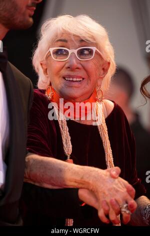 Venezia, Italia. Il 1° settembre 2019. Lina Wertmuller partecipa alla premiere di 'La lavanderia a gettoni' durante il 76° Festival del Cinema di Venezia al Palazzo del Cinema al Lido di Venezia, Italia, il 01 settembre 2019. | Utilizzo di credito in tutto il mondo: dpa picture alliance/Alamy Live News Foto Stock