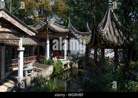 Zhang famiglia del giardino è il tipico Bai casa residenziale, nel lato settentrionale del tempio buddista della fondazione il paese di Dali. Foto Stock