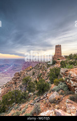 Vista del deserto torre di avvistamento al Grand Canyon, Arizona, Stati Uniti d'America. Foto Stock