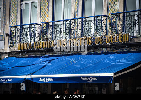 Lisbona, Portogallo - Luglio 28, 2019: Pasteis de Belem, una famosa panetteria tradizionale nel quartiere Belem di Lisbona Foto Stock