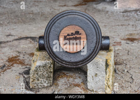 Lisbona, Portogallo - Luglio 26, 2019: una Canon si affaccia sulla città di Lisbona presso il castello Sao Jorge Foto Stock