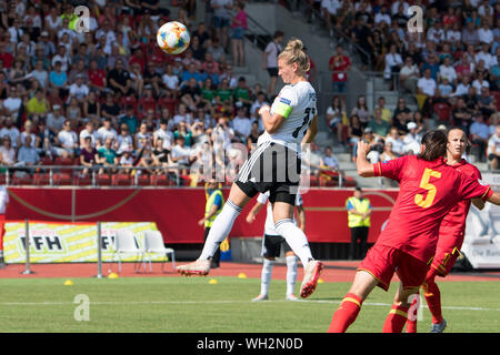 Kassel, Deutschland. 31 Agosto, 2019. Alexandra POPP (sinistra, D) capi la palla obiettivo a 2: 0 per la Germania, azione, kv? Ffp, calcio Laenderspiel, donne, Campionato Europeo il qualificatore, Germania (GER) - Montenegro (MNE) 10: 0, su 31.08 .2019 in Kassel/Germania. € | Utilizzo di credito in tutto il mondo: dpa/Alamy Live News Foto Stock
