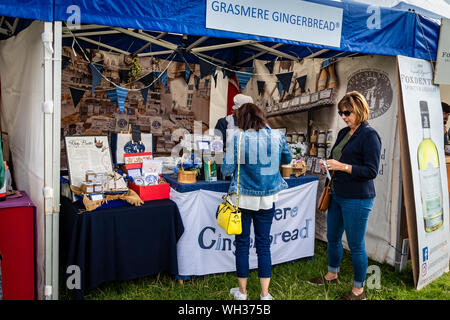 Stand commerciali e punti vendita alimentari a Chatsworth House Country Fair 2019,Peak District,Derbyshire.England Regno Unito Foto Stock