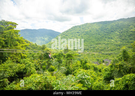 Vista la Yanoda rain forest park sull'Isola di Hainan nella città di Sanya, Cina Foto Stock