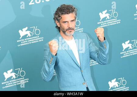Venezia, Italia. 01 Sep, 2019. Leonardo Sbaraglia assiste un photocall per la Premiere mondiale di vespa rete durante il 76° Festival del Cinema di Venezia al Palazzo del Cinema il 01 settembre 2019 a Venezia, Italia. Credito: Roberto Ricciuti/risveglio/Alamy Live News Foto Stock