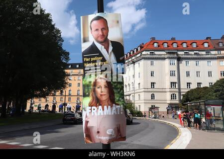 Stoccolma, Svezia - 24 agosto 2018: Cristiano-democratici (Kristdemokraterna) e il partito di centro (Centerpartiet) manifesti politici prima generale svedese Foto Stock