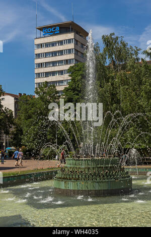 SOFIA, BULGARIA - 31 Maggio 2018: giardino nella parte anteriore centrale del bagno minerale - Museo della Storia di Sofia, Bulgaria Foto Stock