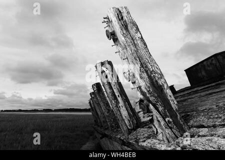 Fotografia di © Jamie Callister. Fleetwood cimitero in barca sul fiume Wyre, Fleetwood, a nord di Blackpool, Lancashire, Inghilterra, 28 Agosto, 2019. Foto Stock