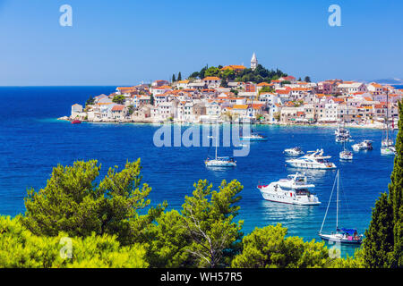 Primosten, Sibenik Knin, Croazia. Località turistica sulla costa adriatica. Foto Stock