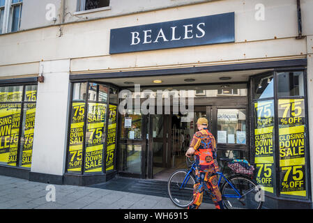La chiusura delle vendite a Beales - department store in catena, Worthing, West Sussex, in Inghilterra, Regno Unito Foto Stock