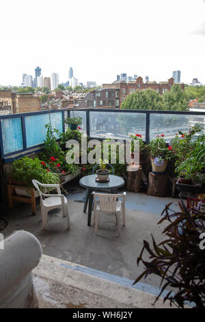 Alto balcone Immobiliari in Perronet house di Elephant e Castle , London REGNO UNITO Foto Stock