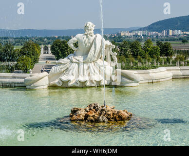 Immergetevi nel mondo affascinante del Barocco. Lascia che la bellezza del Principe Eugenio's Country Estate Schloss Hof opera la sua magia speciale! Foto Stock