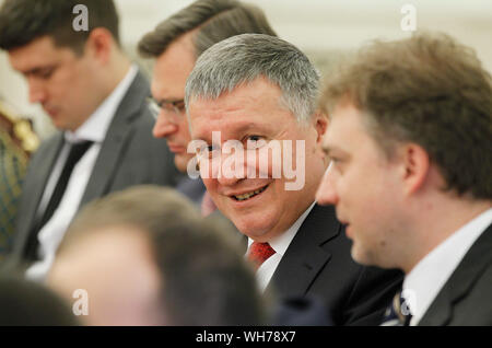 Kiev, Ucraina. 02Sep, 2019. Ukrainian Ministro dell Interno, Arsen Avakov sorrisi durante la riunione con la leadership del parlamento ucraino, il Consiglio dei Ministri e la legge presso l'ufficio presidenziale a Kiev. Credito: SOPA Immagini limitata/Alamy Live News Foto Stock