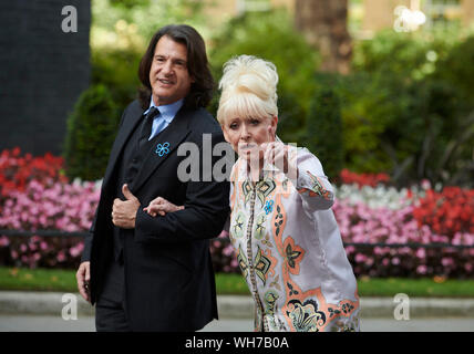 Londra, Regno Unito. 2 Sep, 2019. Barbara Windsor arriva al 10 di Downing Street per incontrare Boris Johnson per aumentare la consapevolezza della demenza cura. Credito: Thomas Bowles/Alamy Live News Foto Stock