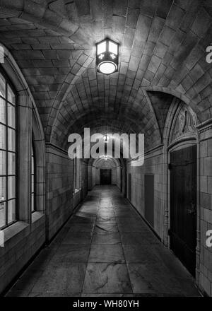 Corridoio interno della Cattedrale di apprendimento sul campus della Università di Pittsburgh in Pittsburgh, Pennsylvania Foto Stock