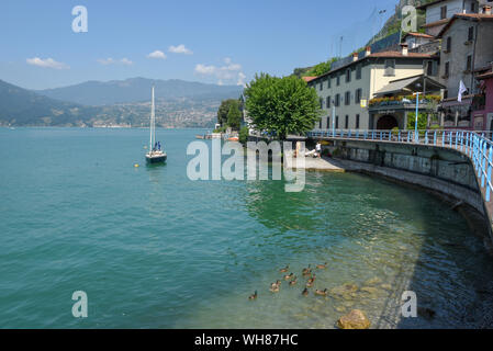 Vello, Italia - 30 Luglio 2019: il villaggio di Vello sul lago d'Iseo in Italia Foto Stock
