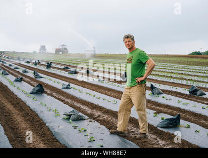 Guy Singh-Watson, imprenditore e fondatore di Riverford che ora offre circa 50.000 caselle di veg in tutto il Regno Unito ogni settimana. nel 2018 Guy consegnato 74% di t Foto Stock