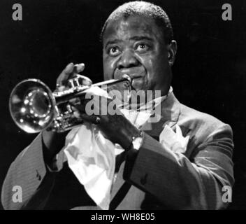 Louis Armstrong Satchmo (1901-1971) a suonare la tromba nel 1965.. . Foto Stock