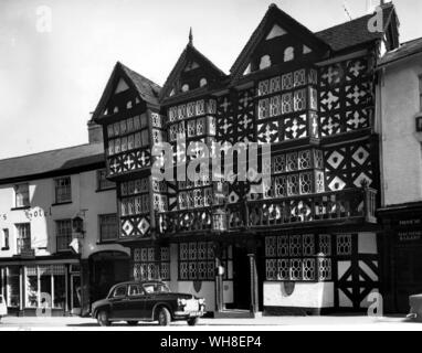 Salop Ludlow, il Bull Ring, il Feathers Hotel. Foto Stock