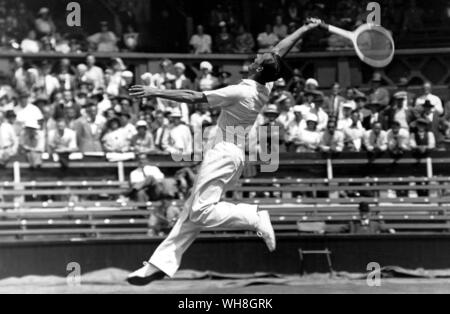 Fred Perry Wimbledon Campione nel 1935. L'Enciclopedia del Tennis pagina 145.. Foto Stock