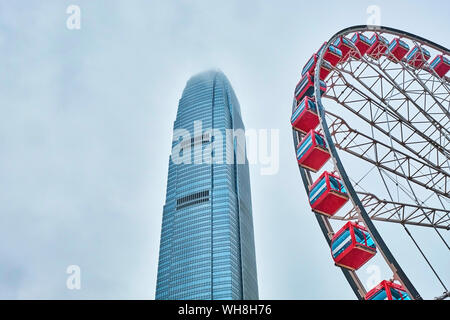 International Commerce Centre e la grande ruota, il distretto centrale, Hong Kong, Cina Foto Stock