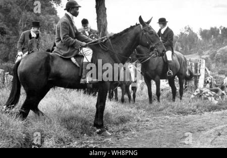 Il Limuru. Kenya. Signor H.S Morton divenne maestro nel 1965 e oggetto di atti di caccia segugi dal 1968. Il suo primo frusta è il Sig. Ndegwa Kuniara e il suo secondo è la signora Morton. Foto Stock