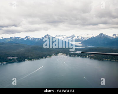 Auke Bay come visto da un piccolo aereo privato battenti da Juneau a Gustavo, a sud-est di Alaska, Stati Uniti d'America, America del Nord Foto Stock