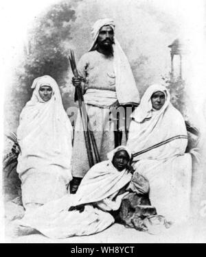 Padre Ohrwalder con suor Catterina Chincarini, Suor Elisabetha Venturini e la schiava Adila. Da una fotografia scattata in Cairo.. Foto Stock