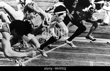 Giappone Tokyo Olimpiadi 1964: Inizio di una donne 100m evento. Foto Stock