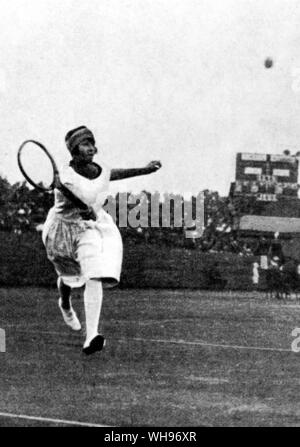 Francia, Parigi Olimpiadi 1924: Gran Bretagna Miss Kathleen McKane che è arrivato terzo nella competizione di tennis. Foto Stock