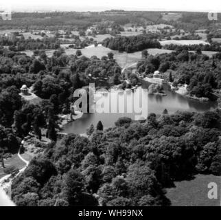 Stourhead dall'aria. Un grande del xviii secolo landscape park Foto Stock