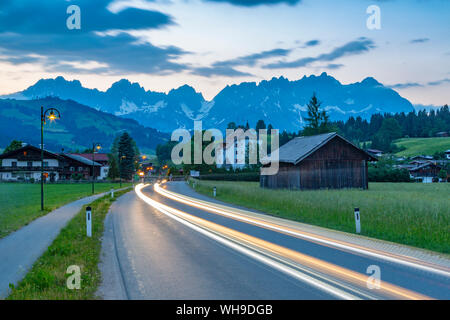 Vista di Reith bei Kitzbuhel e la catena montuosa di Wilder Kaiser, Tirol, Alpi austriache, Austria, Europa Foto Stock