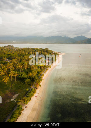 Spiaggia al tramonto, Gili Air, isole Gili, Regione di Lombok, Indonesia, Asia sud-orientale, Asia Foto Stock