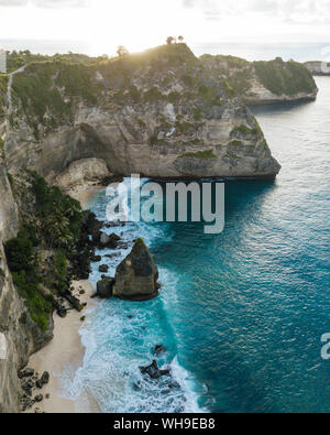Vista aerea della spiaggia di Diamante, Klungkung, Nusa Penida, Bali, Indonesia, Asia sud-orientale, Asia Foto Stock