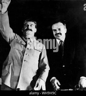 Leader sovietico, Joseph Stalin (1879-1953) (sinistra) e MOLOTOV (a destra). Foto Stock
