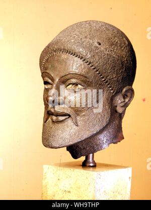 Testa in bronzo di un guerriero, originariamente con un casco. Trovato sull'Acropoli Foto Stock