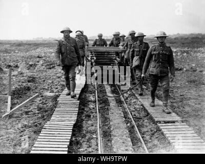 WW1/Francia: truppe alleate la posa di un light railway vicino Fenchy. 1918 Foto Stock