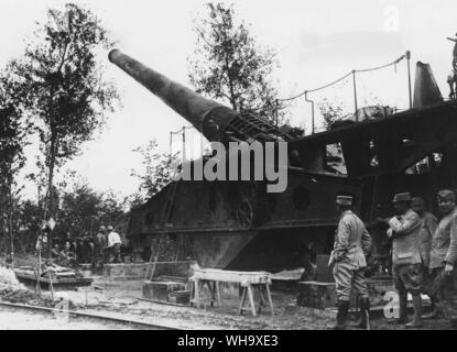 WW1: 340mm pistola ferroviaria, montato in una posizione fissa emplacement, in posizione di tiro. Somme, 7 settembre 1916. Foto Stock