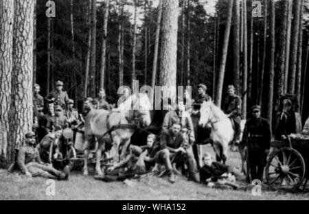 WW2: Soldati nel bosco. Foto Stock