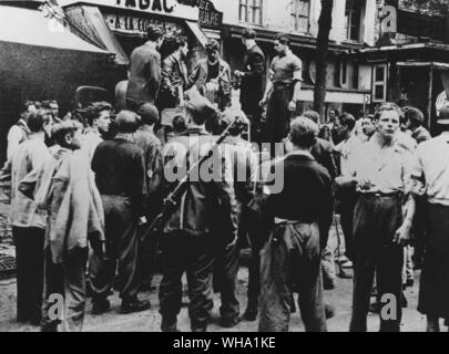 WW2: la liberazione di Parigi, 21 agosto 1944. Boulevard Saint Michel. Un serbatoio è catturato dagli studenti. Foto Stock