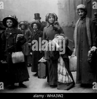 Edwardians, nei primi anni del XX secolo. Rilascio dalla prigione. Foto Stock