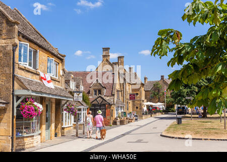 High Street, Broadway, Cotswolds, Worcestershire, England, Regno Unito, Europa Foto Stock