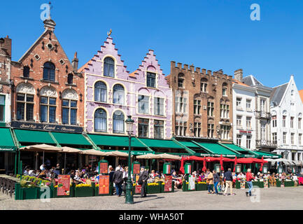 Caffè in Piazza del Mercato nel centro di Bruges, Fiandre Occidentali, Belgio, Europa Foto Stock