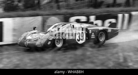 Alfa Romeo Tipo 33 a Le Mans nel 1968 pilotato da Galli& Giunti è finito quarto Foto Stock