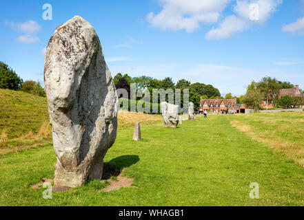 Avebury Stone Circle Avebury Village Wiltshire, Inghilterra UK GB Europa Foto Stock