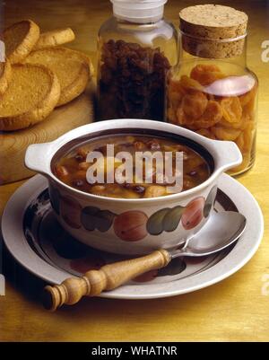 Cucina internazionale . Misto zuppa Dried-Fruit.. Blandad Fruktsoppa, Svezia. Foto Stock