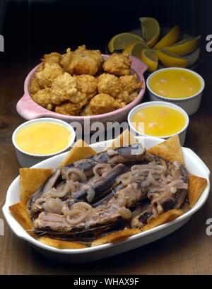 Frittelle di gamberi. Morecambe Bay Potted gamberetti o gamberi. Stufati di anguille Foto Stock