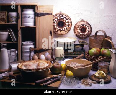 Cucina. Preparazione per la cottura. cottura. torta. farina. vasi. scale. Foto Stock